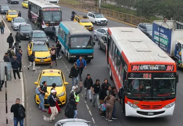 Transportistas anuncian que no acatarán paro del 25 de agosto tras reunión con Keiko Fujimori